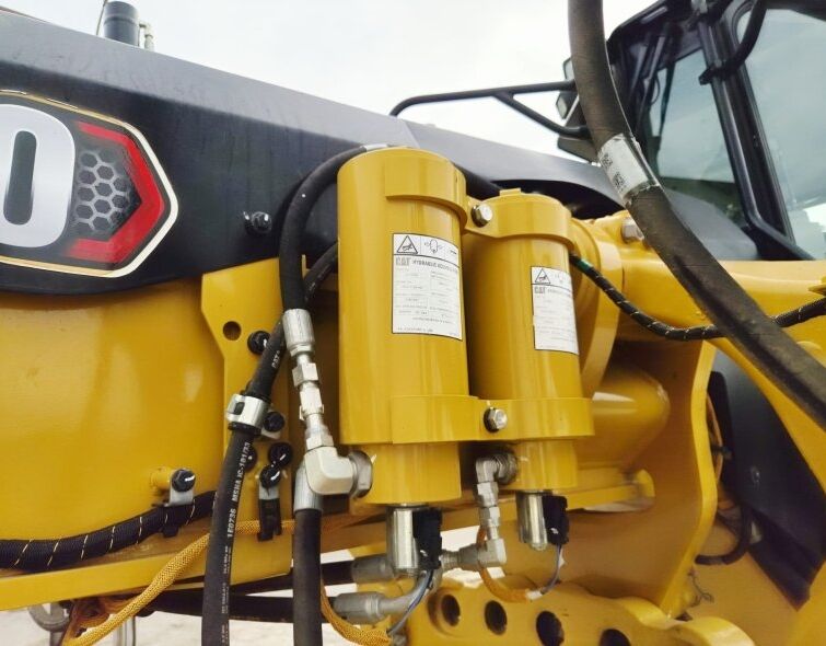 CATERPILLAR  140 AWD ***IMPECABLE***
